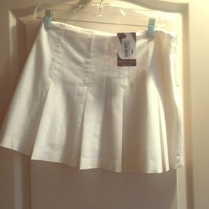Trina Turk white pleated skirt. Size 8. NWT. Lined